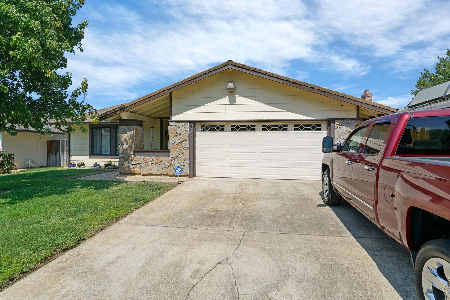 Sacramento, CA 95827,9901 Bexley DR