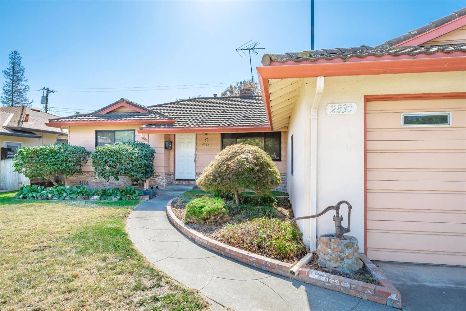 Sacramento, CA 95821,2830 Kerria WAY