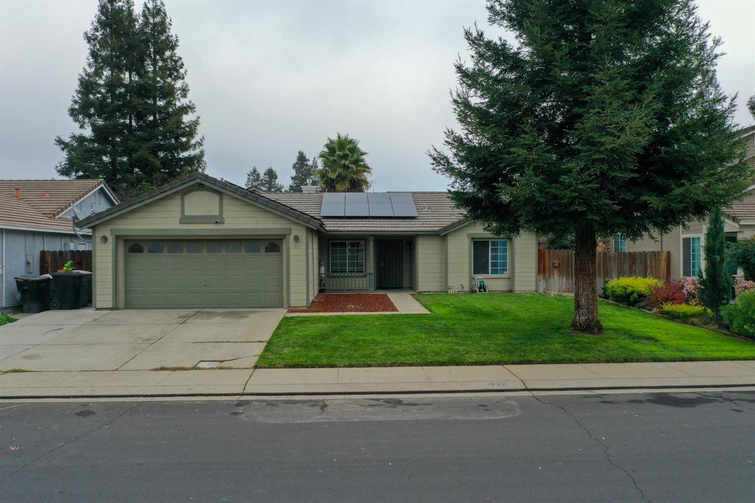 Riverbank, CA 95367,7016 Firethorn DR