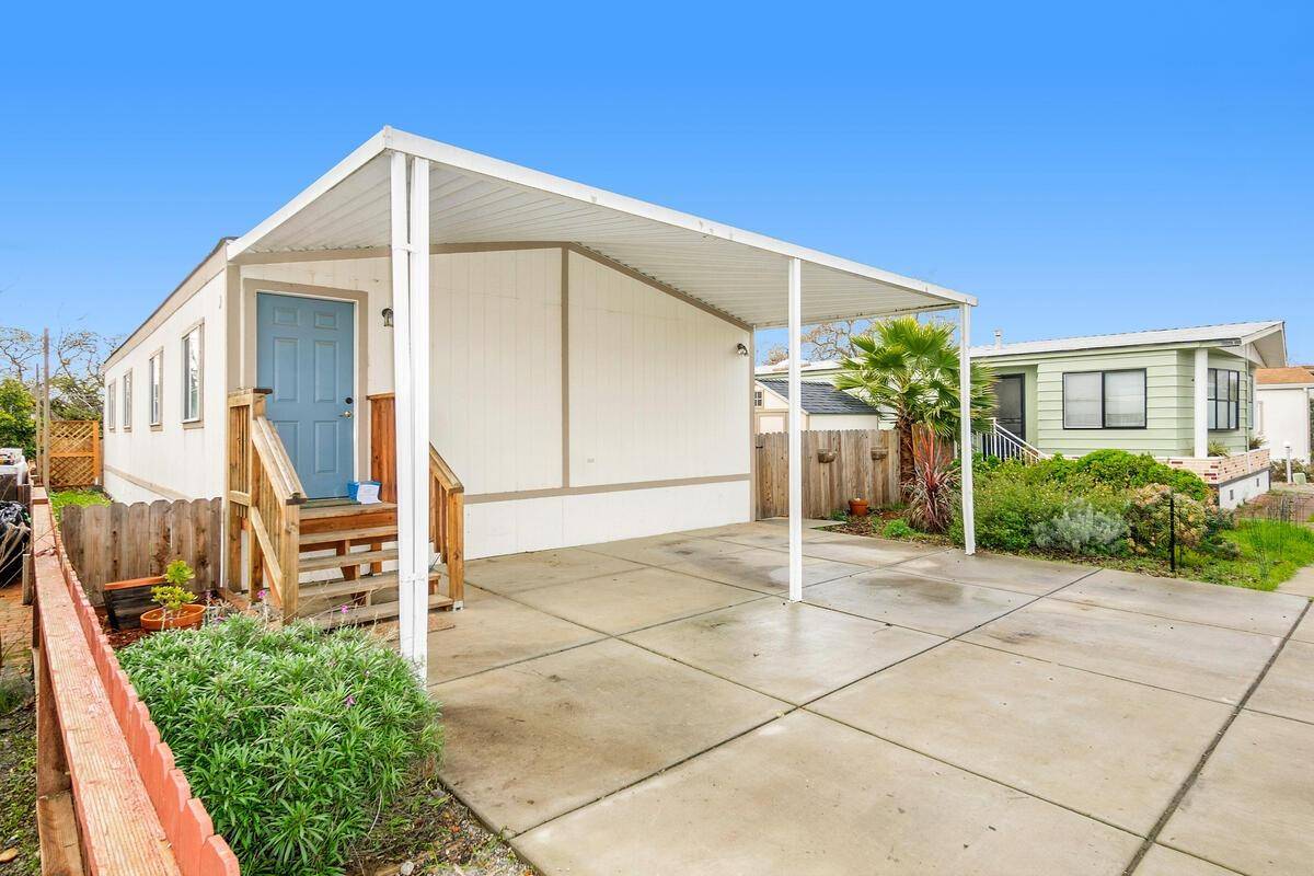 Davis, CA 95618,182 Harvey WAY