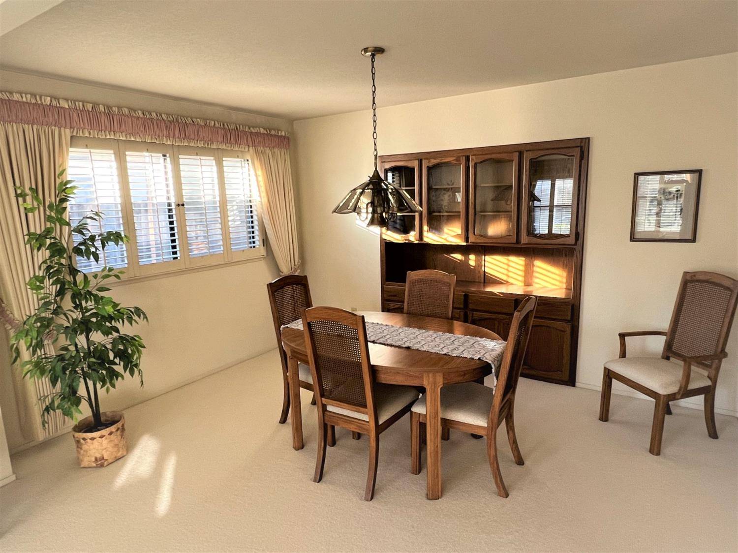 Carmichael, CA 95608,5977 Adana CIR