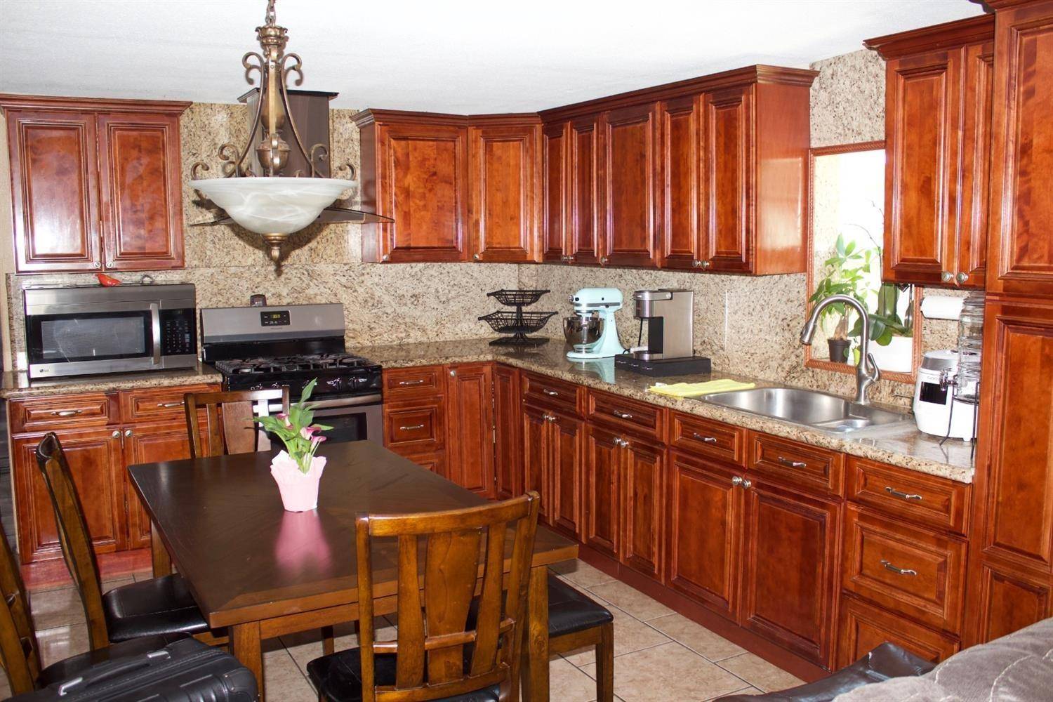 Newman, CA 95360,1527 E Main Street