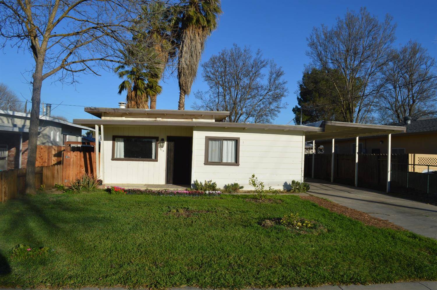 Gustine, CA 95322,914 Grove AVE