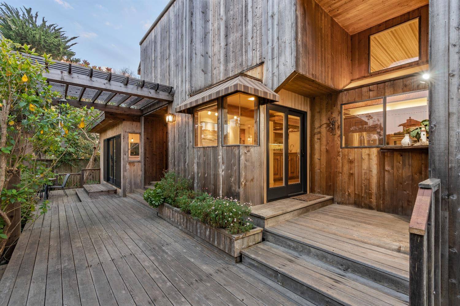 Aptos, CA 95003,328 Cliff DR