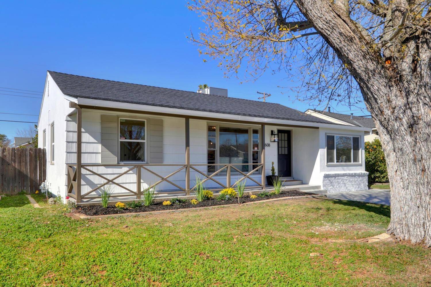 Sacramento, CA 95822,5608 Nolder WAY