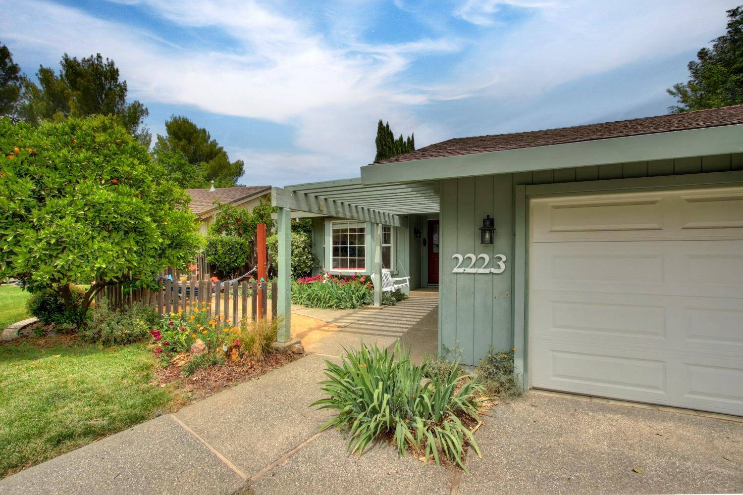 Davis, CA 95616,2223 Amador AVE