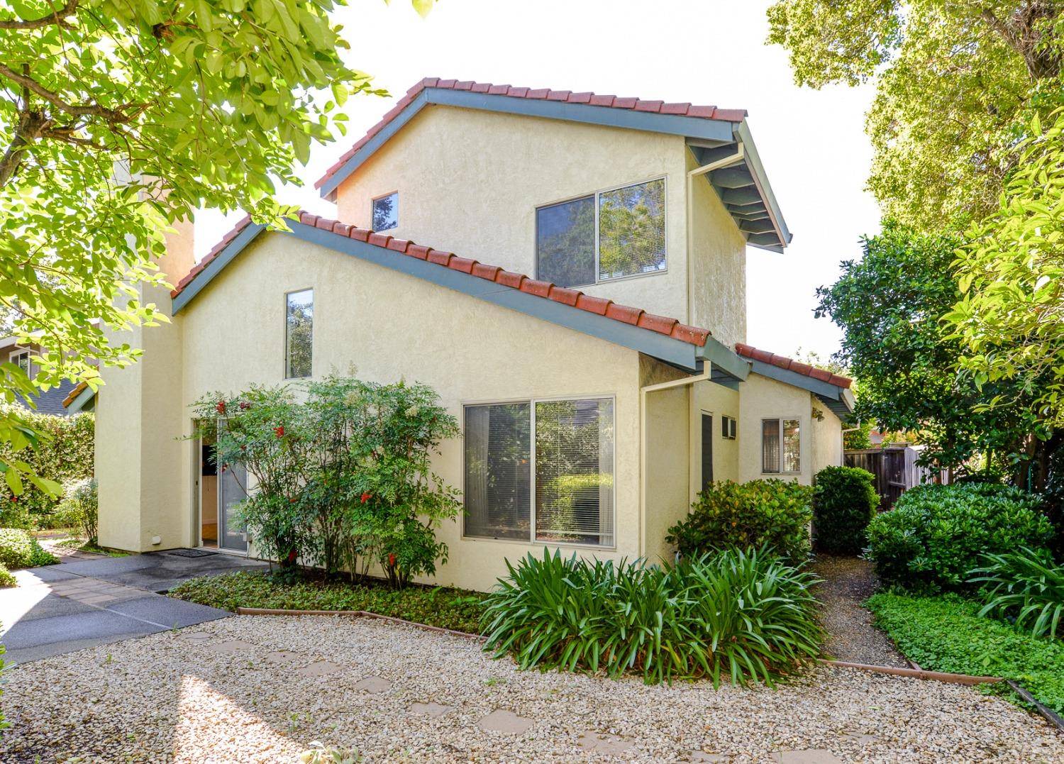 Davis, CA 95616,1011 Hacienda AVE