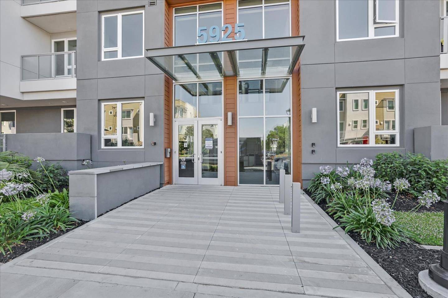 San Jose, CA 95123,5925 Charlotte DR #316