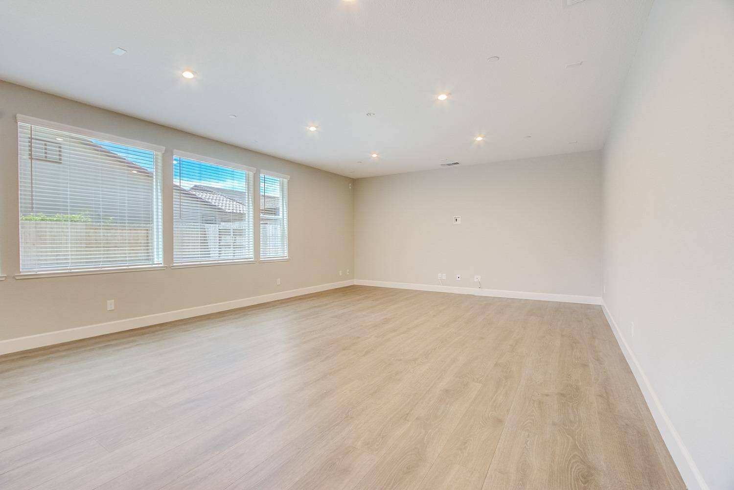 Roseville, CA 95747,5105 Syracuse WAY