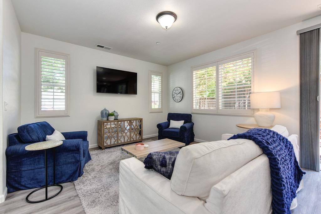 Folsom, CA 95630,288 Barnhill DR