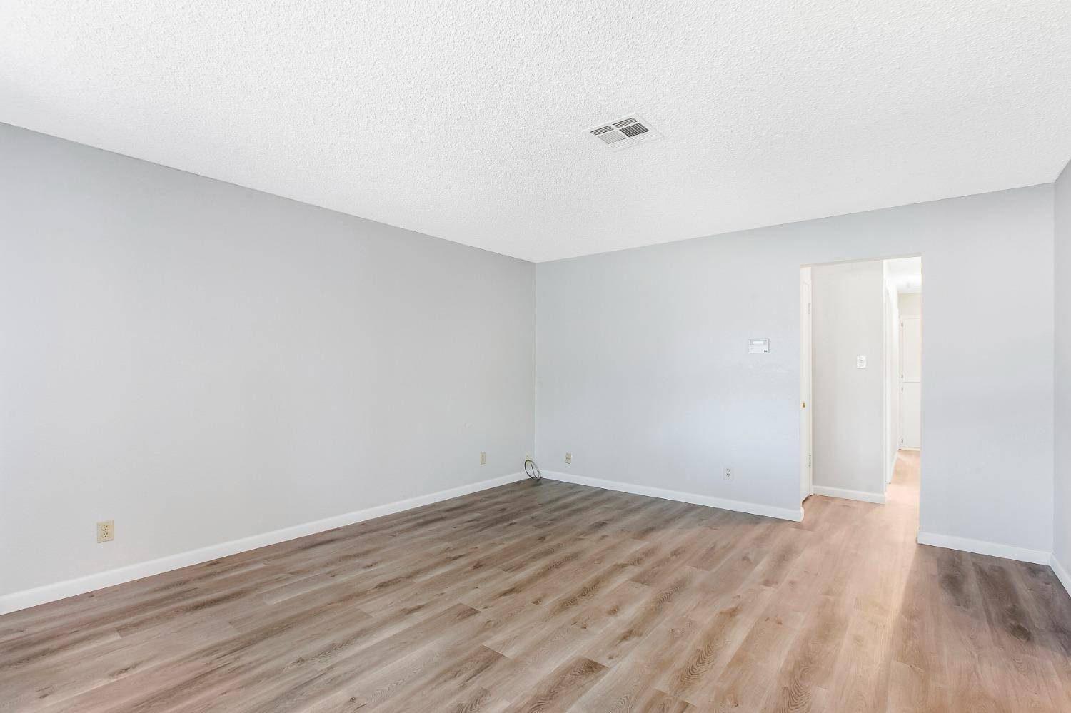 Sacramento, CA 95842,6040 Brett DR