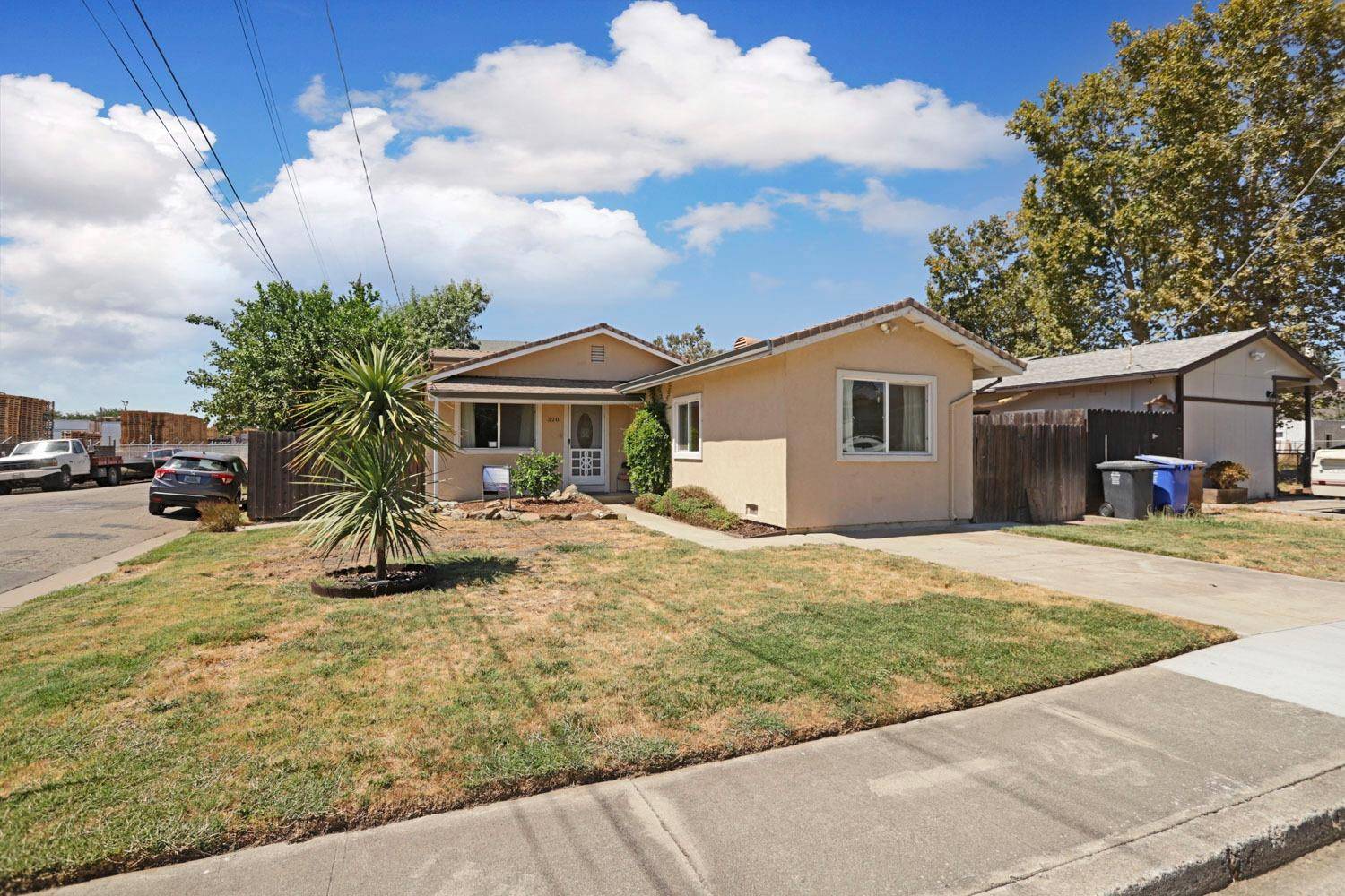 Isleton, CA 95641,320 B ST