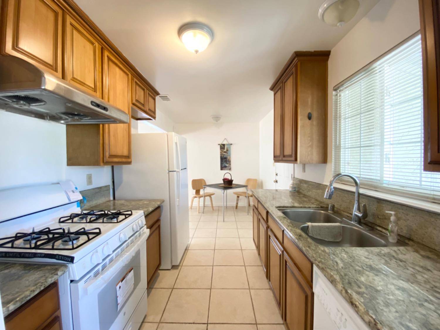 Sacramento, CA 95822,7417 Amherst ST