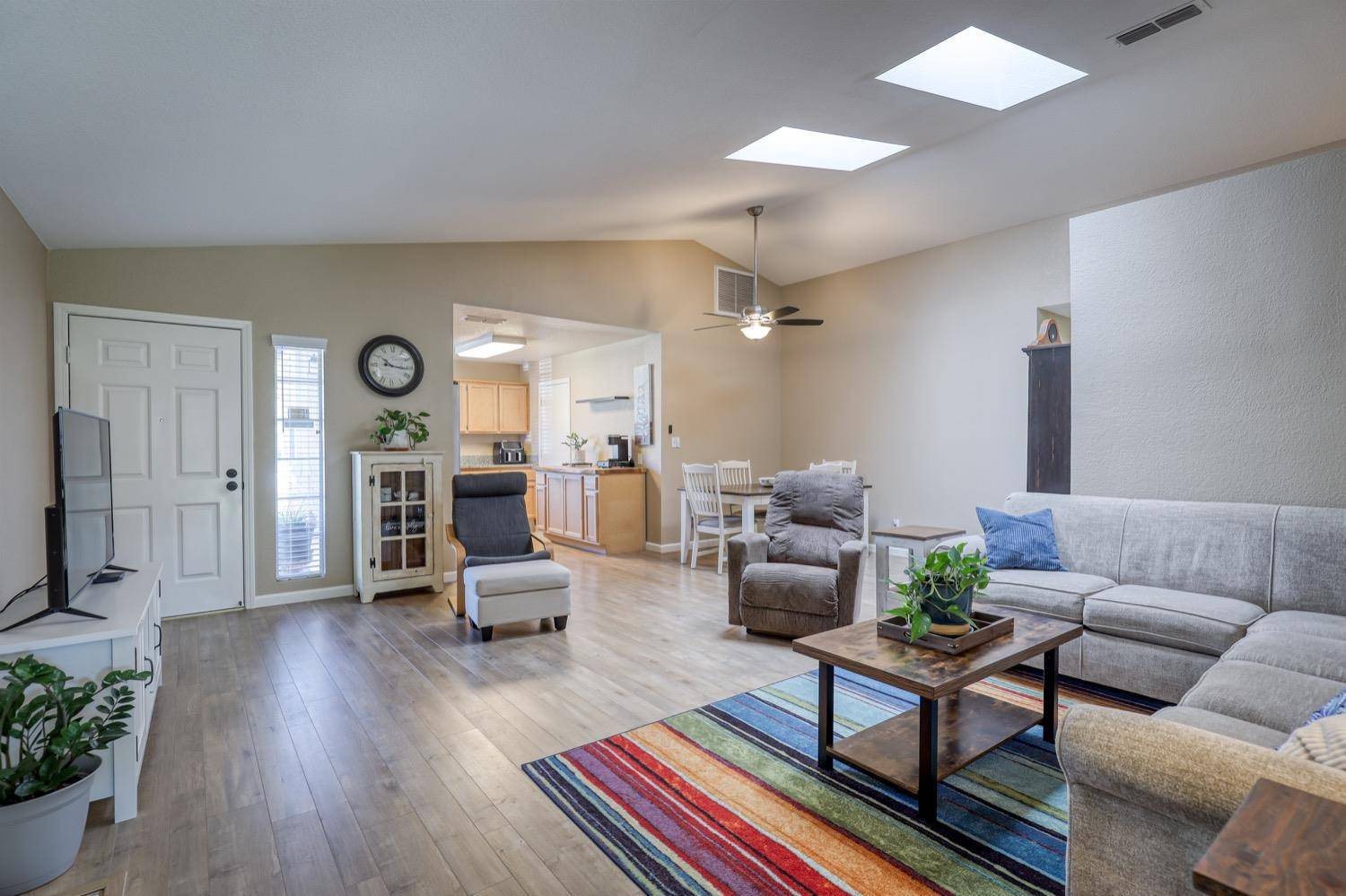 Antelope, CA 95843,4762 Morgan Oak CT