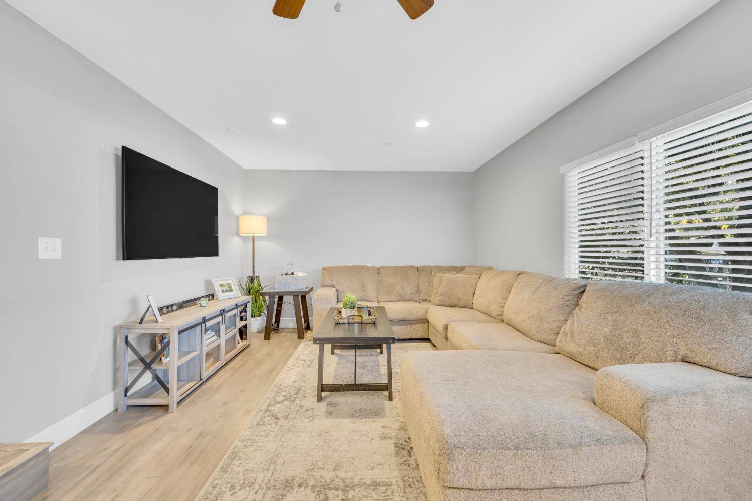 Roseville, CA 95678,211 La Rue ALY