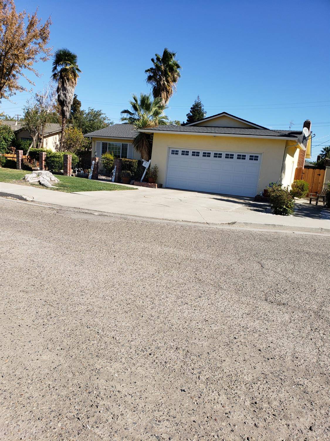 Dos Palos, CA 93620,1029 Fir