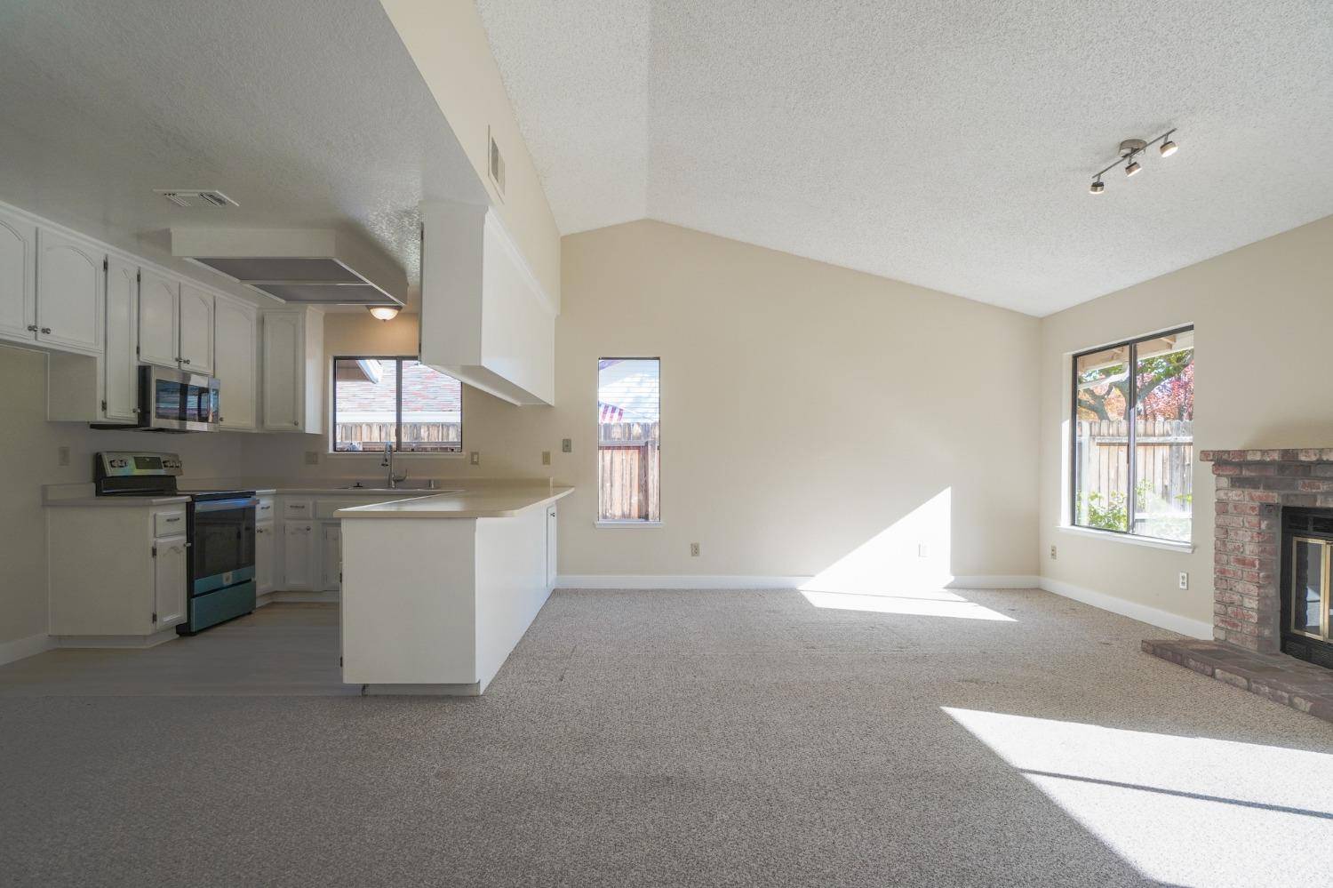Folsom, CA 95630,621 Willow Creek DR
