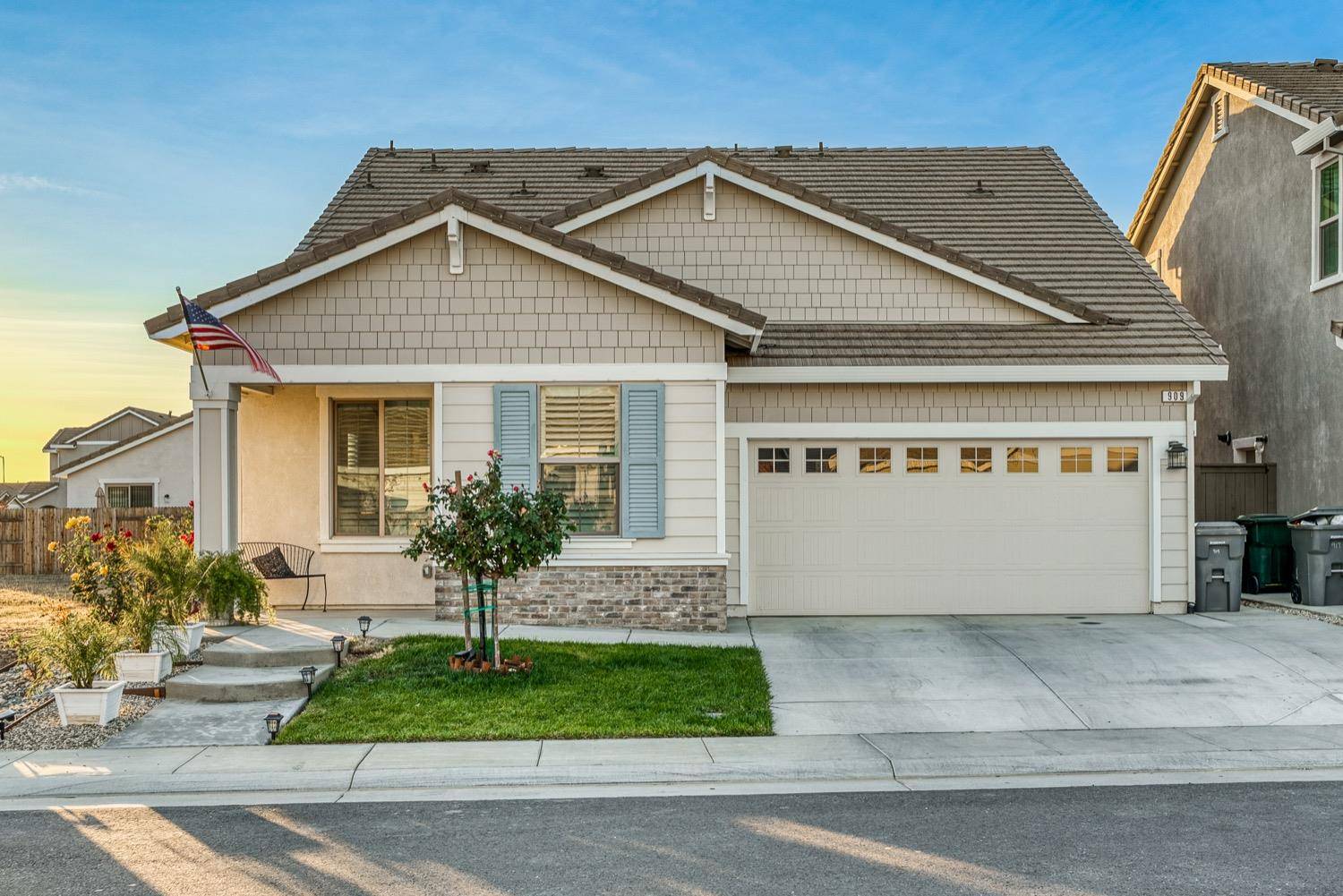 Roseville, CA 95747,909 Marine Blue CT