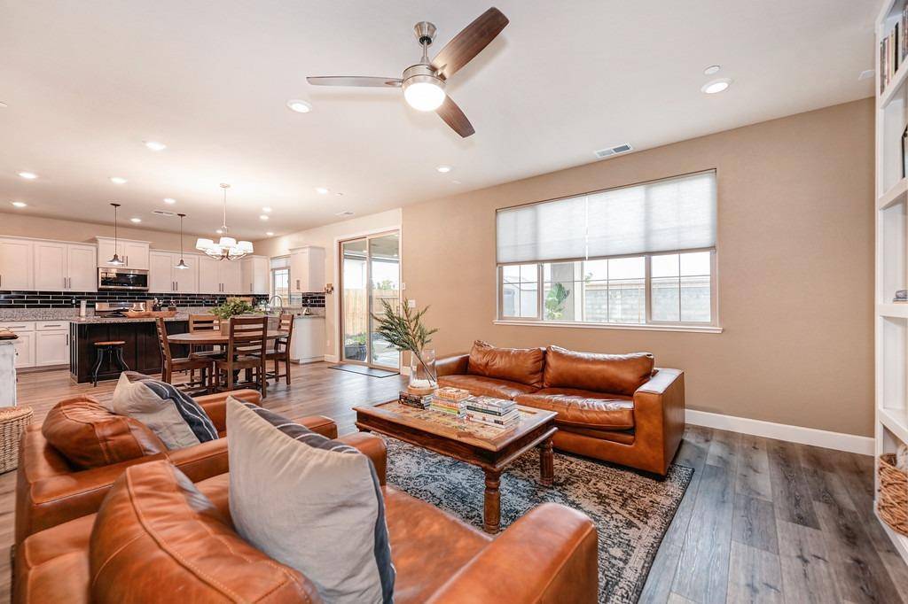 Roseville, CA 95747,6096 Shimmer Falls DR