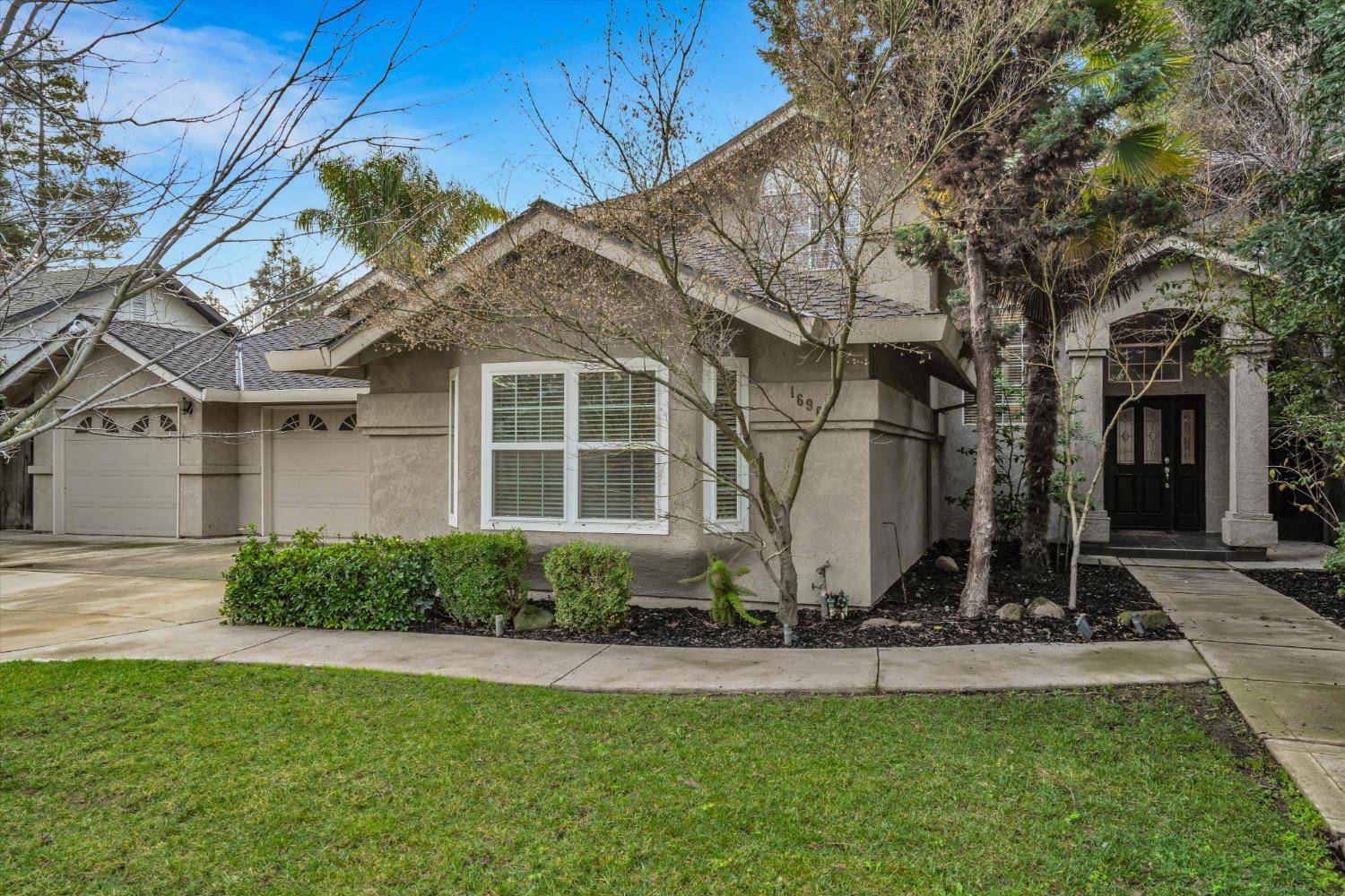 Turlock, CA 95382,1696 Peacock DR