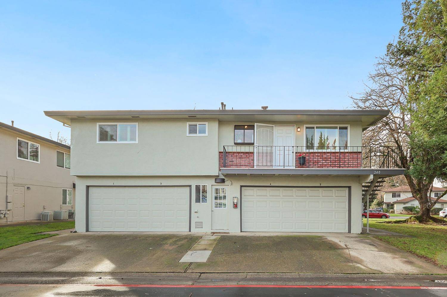 Roseville, CA 95678,240 Breuner DR #4