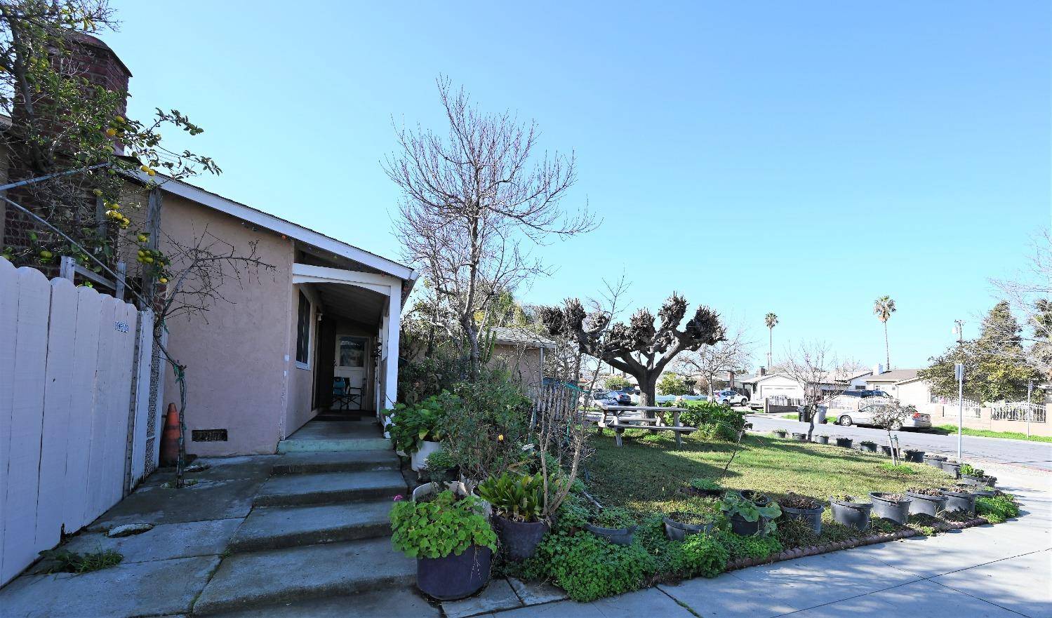 San Jose, CA 95122,1990 Waverly AVE