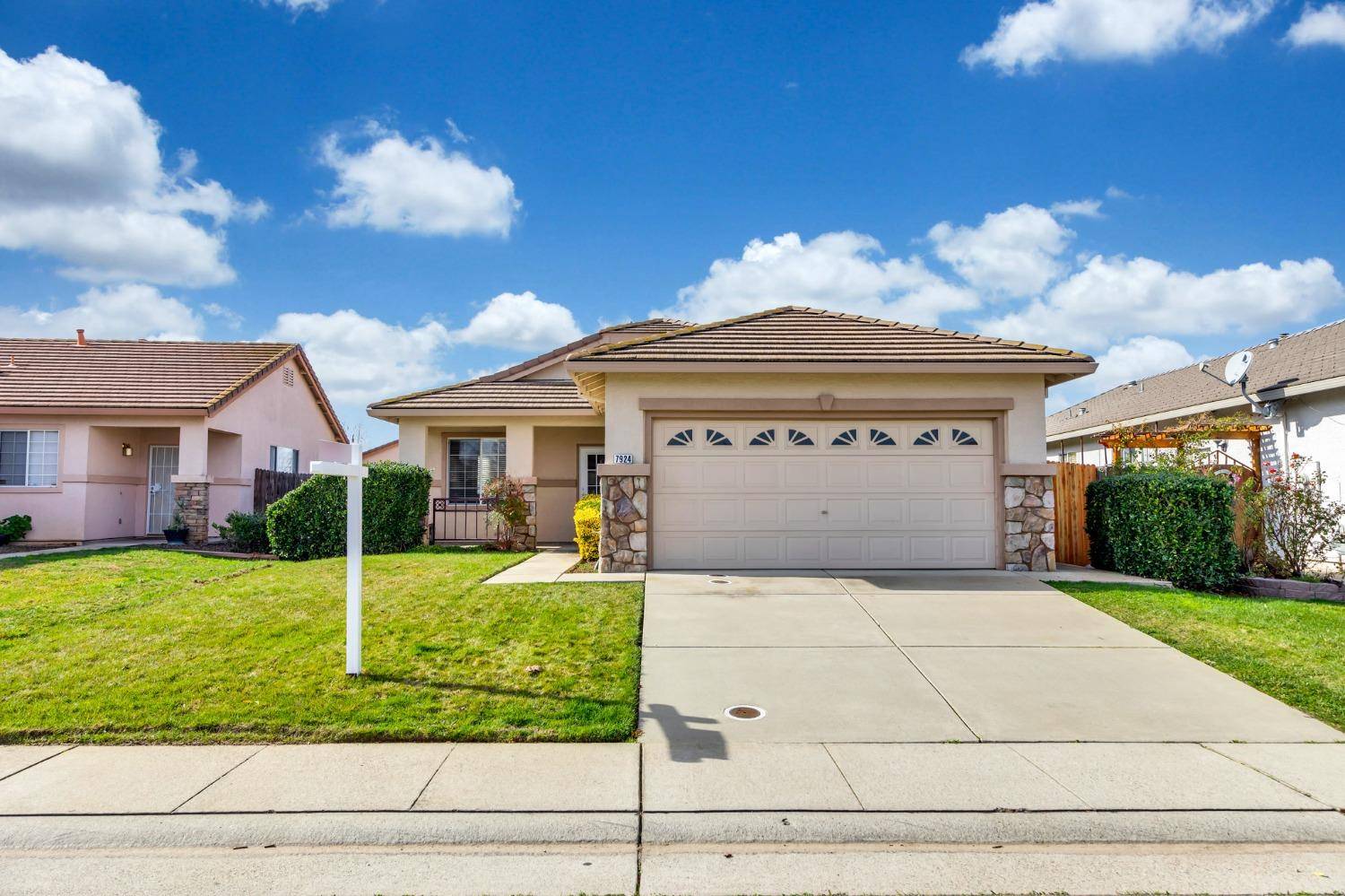 Sacramento, CA 95829,7924 Dersingham DR