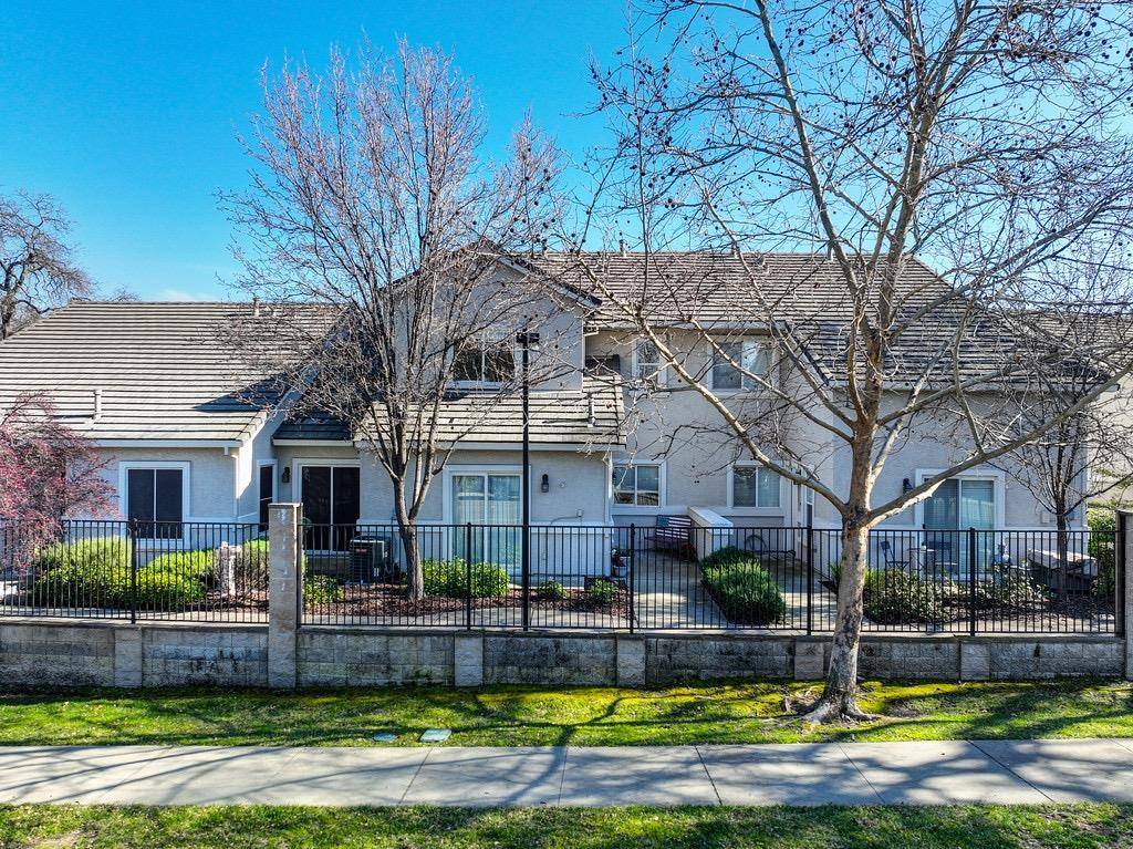 Roseville, CA 95678,608 Shasta Oaks Cir