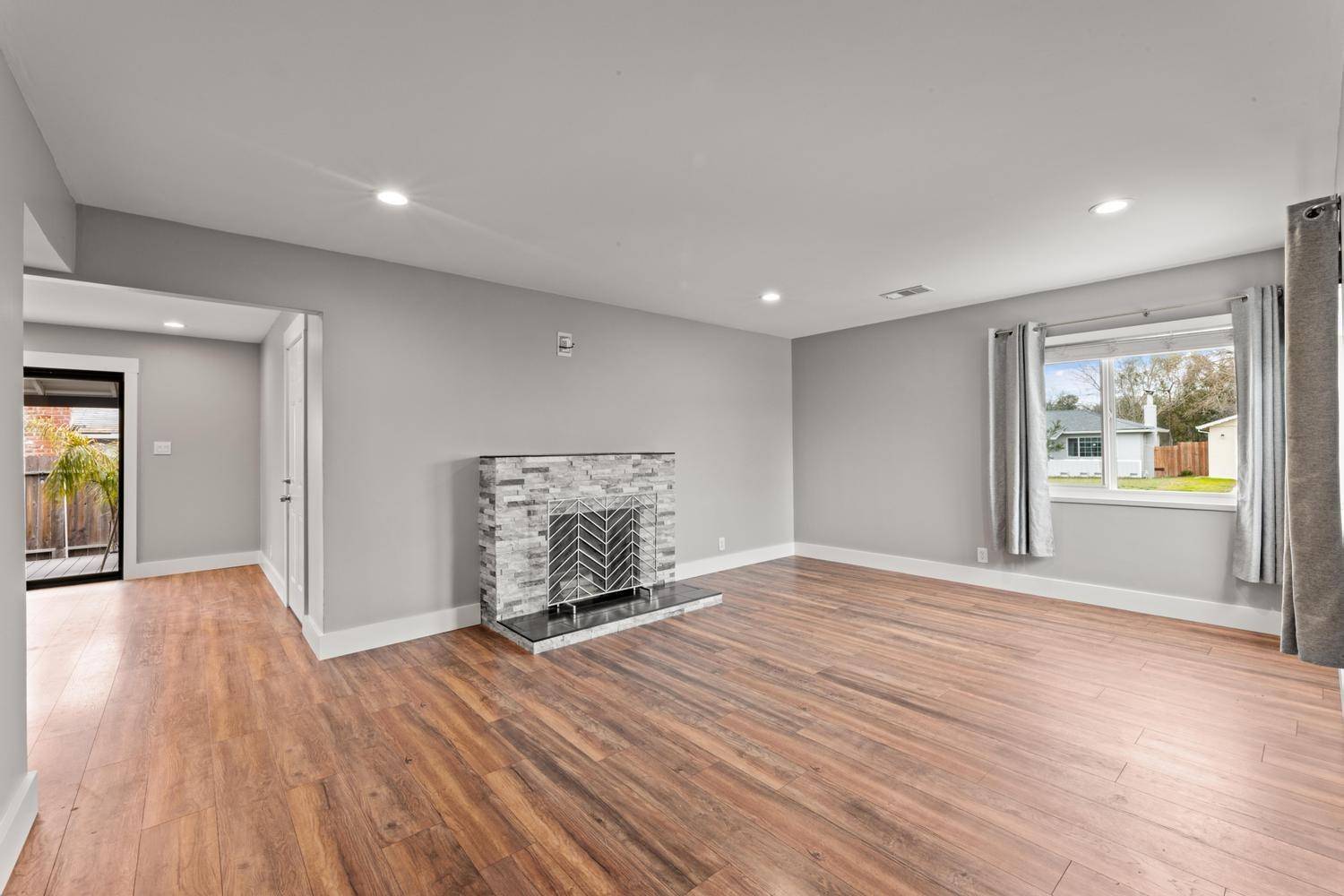 Roseville, CA 95661,932 Coloma WAY