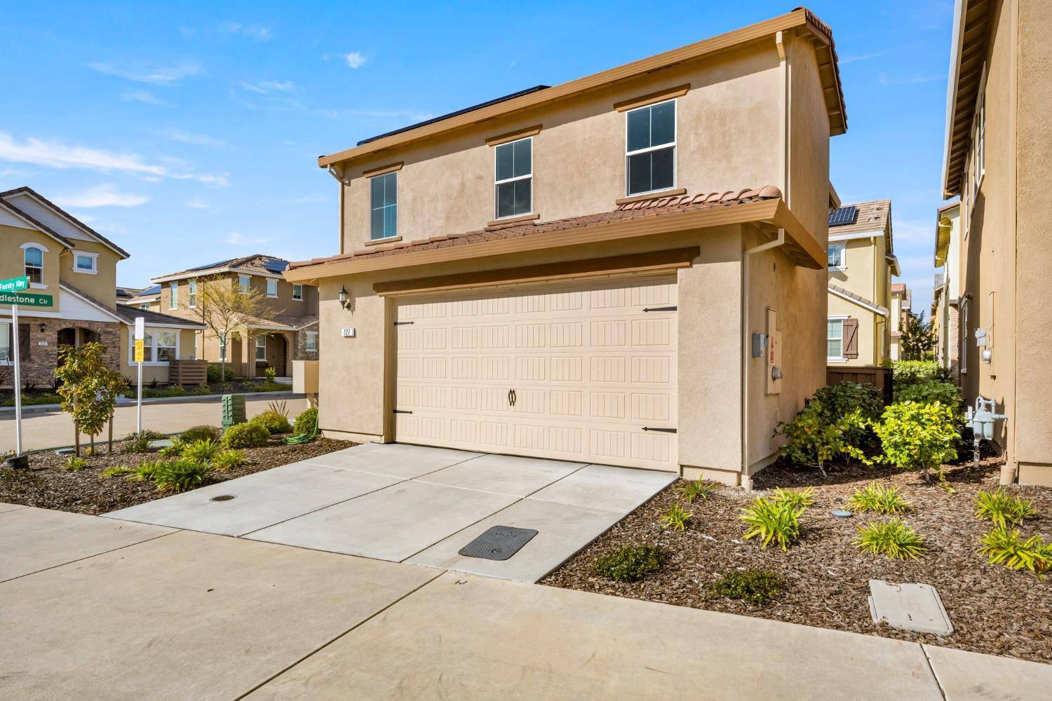 Roseville, CA 95661,127 Huddlestone CIR