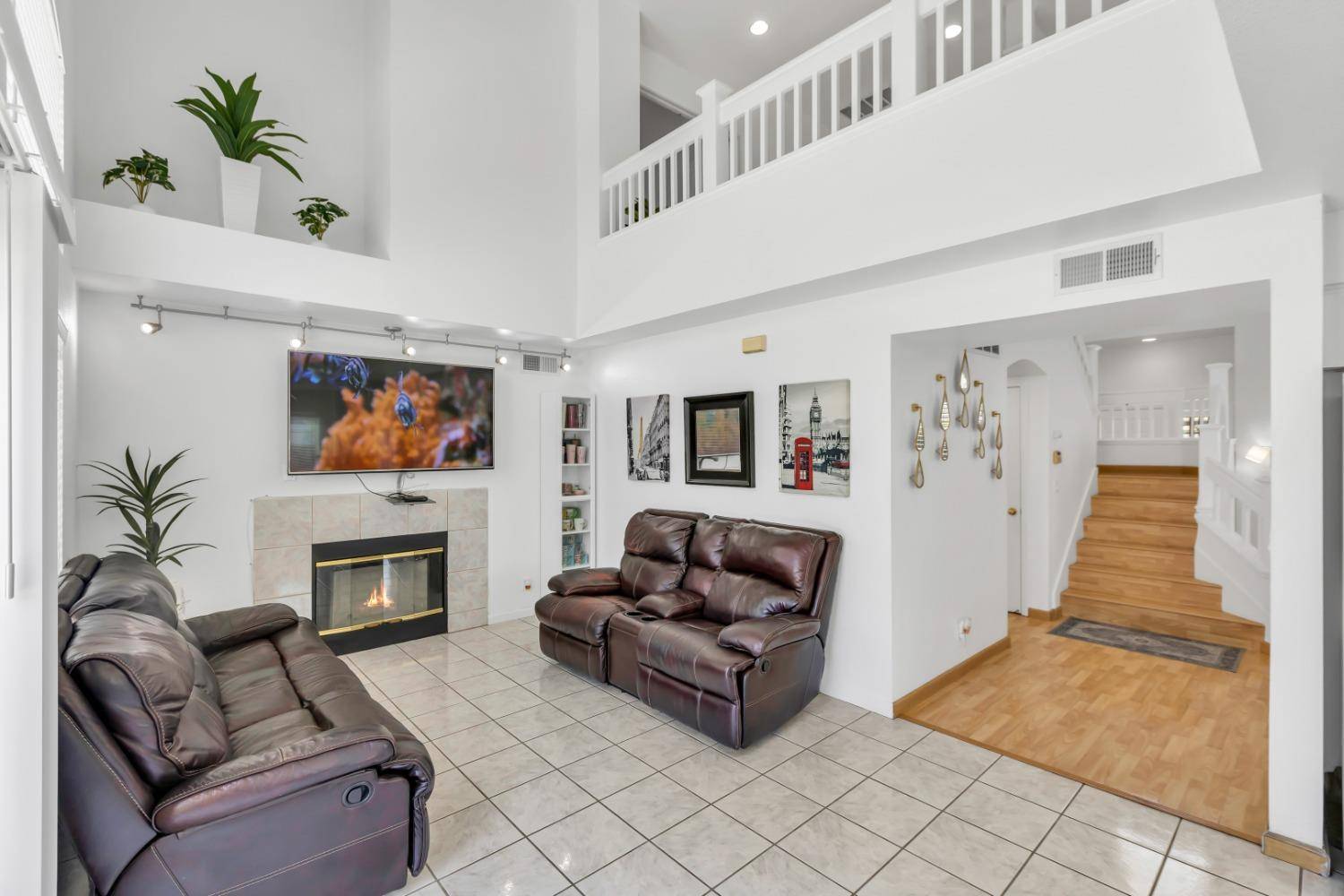 Hayward, CA 94544,29049 Hillview ST