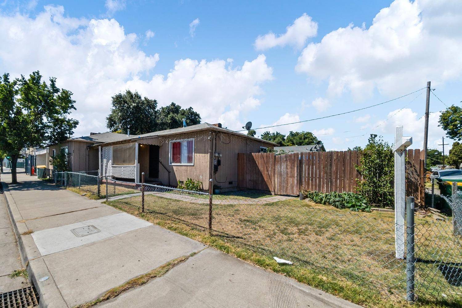 Stockton, CA 95205,2490 E Lindsay ST