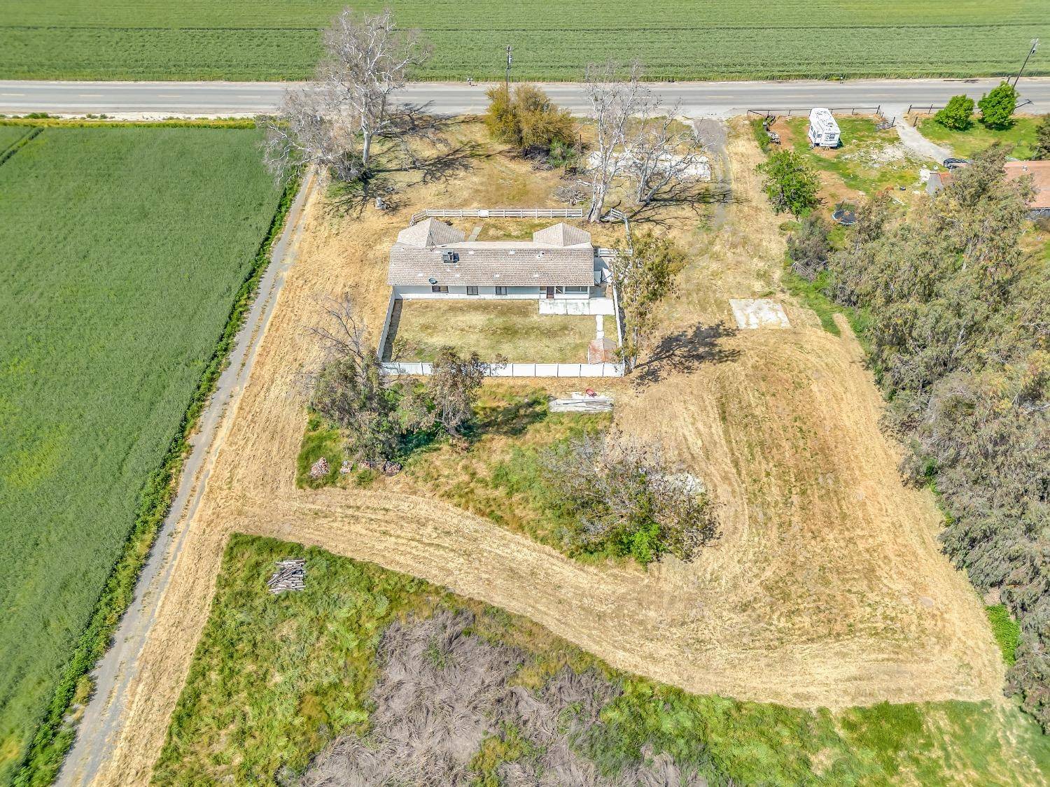 Laton, CA 93242,855 E Mount Whitney AVE