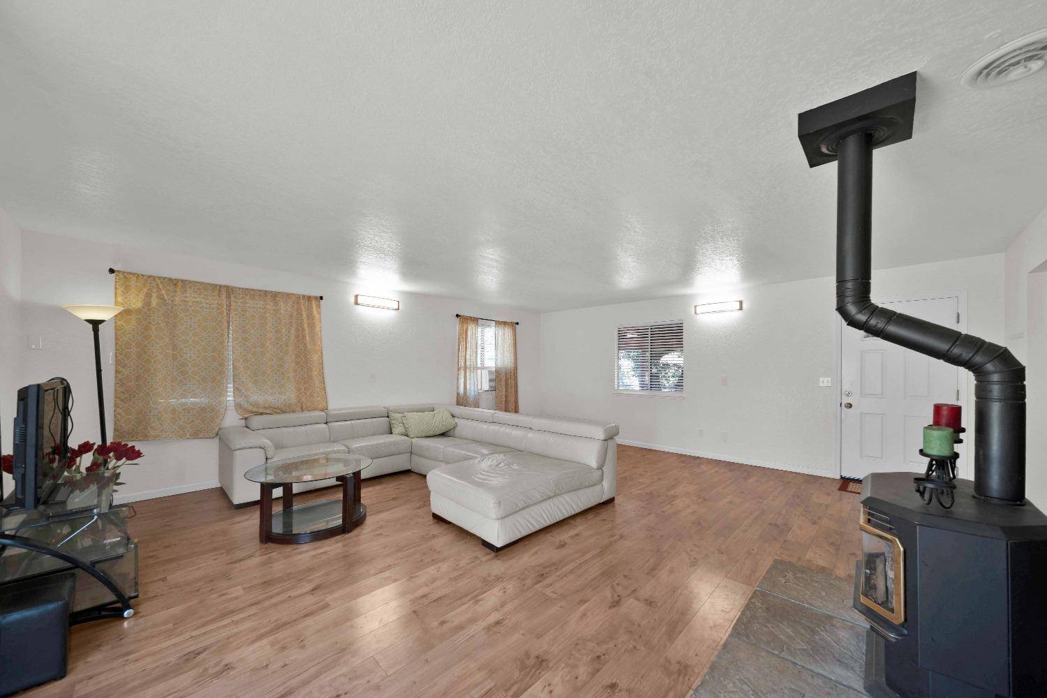 Cottonwood, CA 96022,19770 HILLVIEW DR