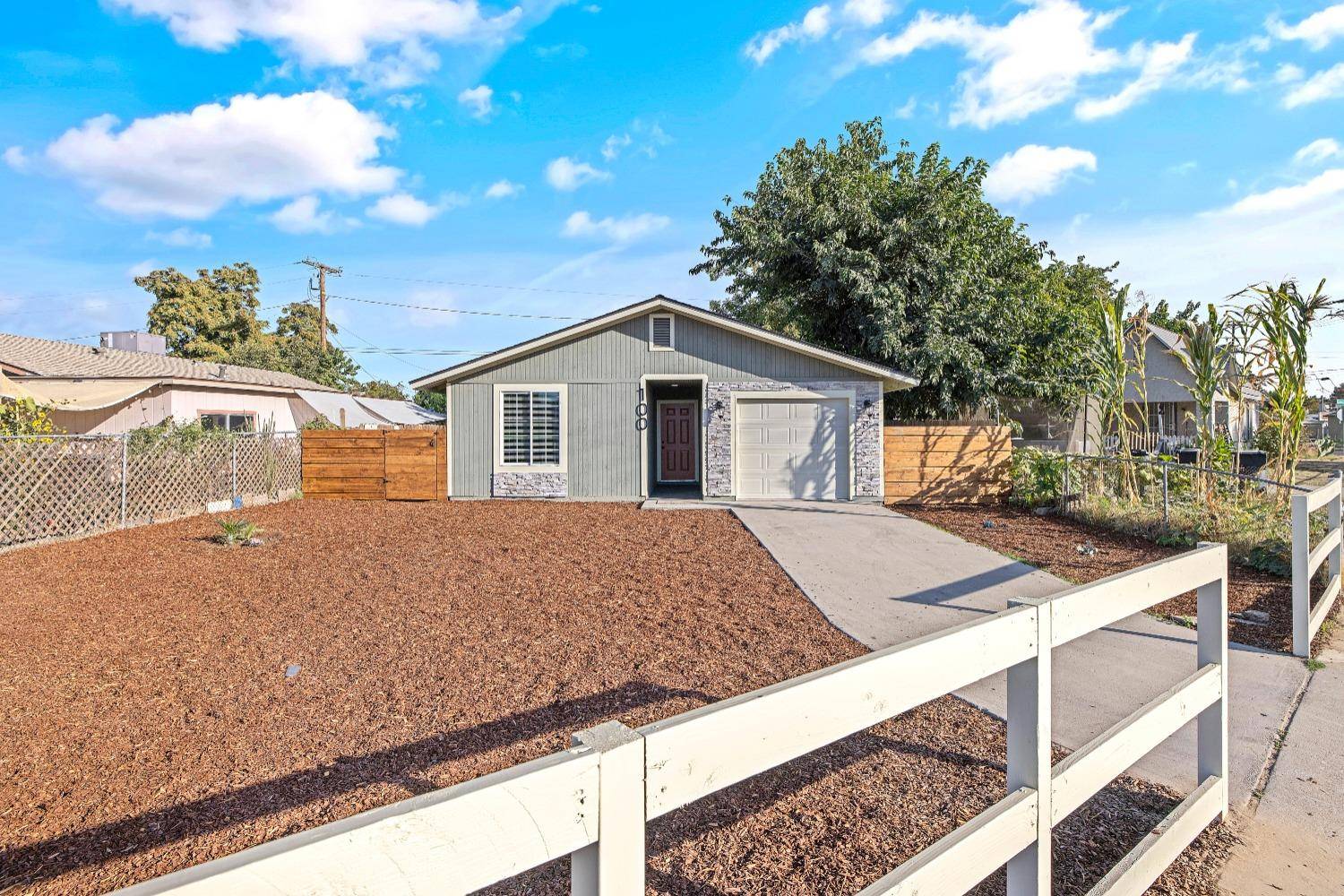 Visalia, CA 93291,100 NE 5th AVE