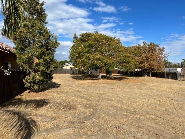 Livingston, CA 95334,1319 F ST