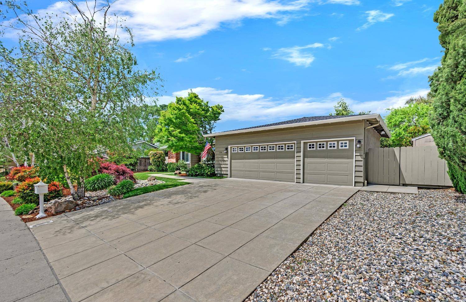 Danville, CA 94526,236 Saint Christopher DR