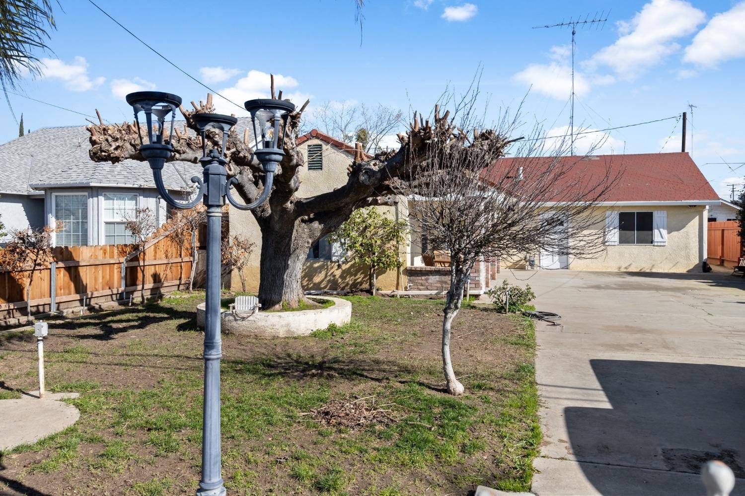 Hughson, CA 95326,2142 Charles ST