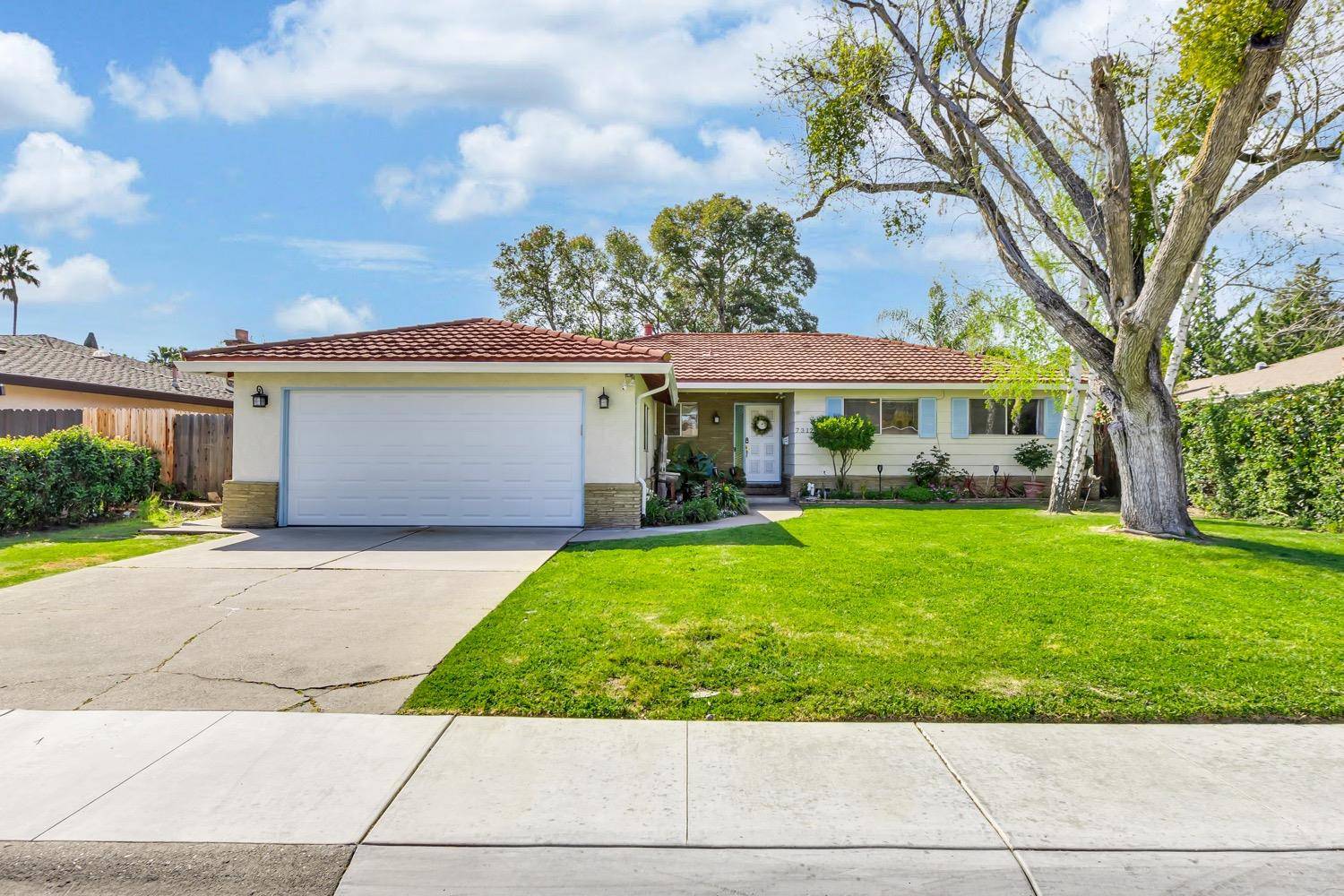 Sacramento, CA 95831,7312 Farm Dale WAY