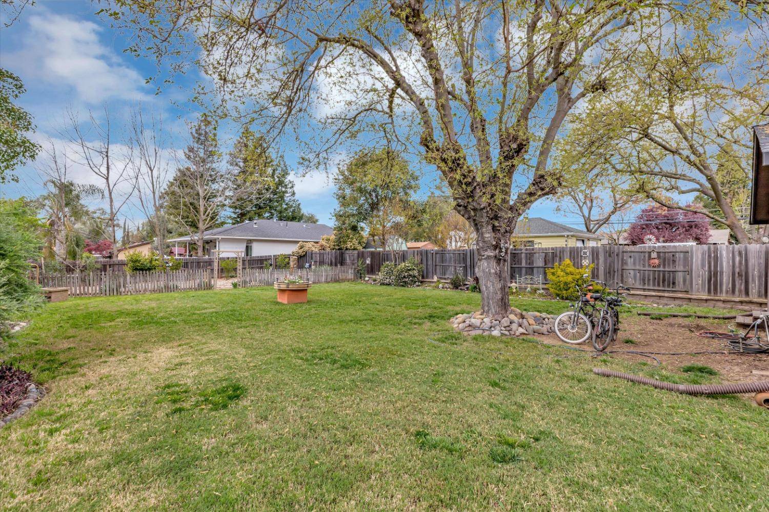 Orangevale, CA 95662,6945 Chestnut AVE