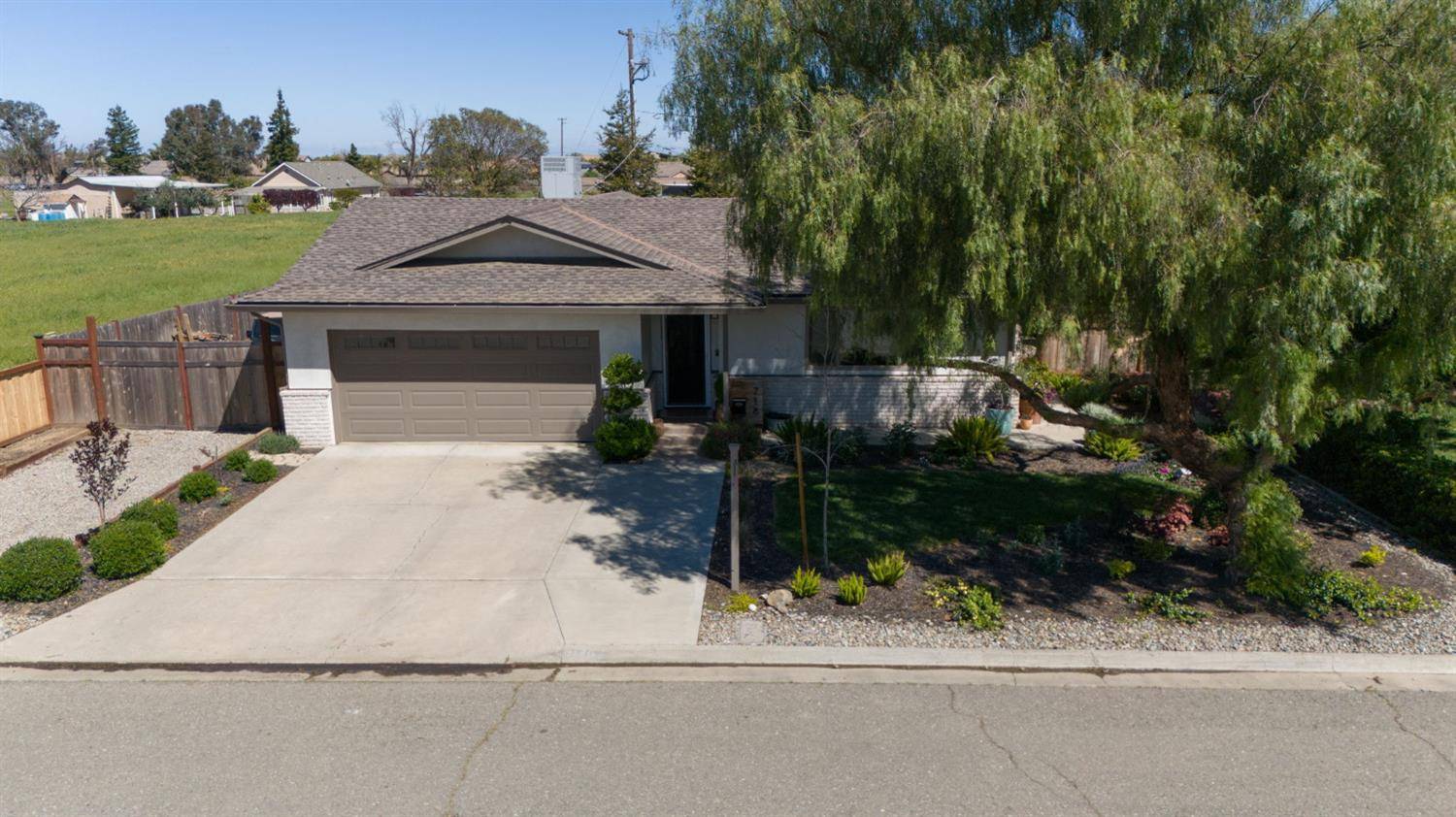 Newman, CA 95360,718 Lee AVE