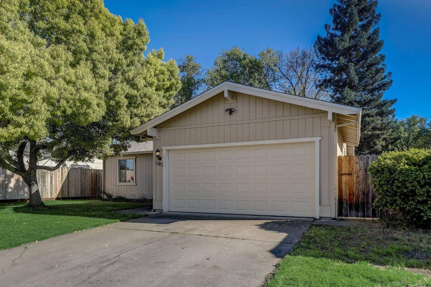 Roseville, CA 95661,102 Zien CT