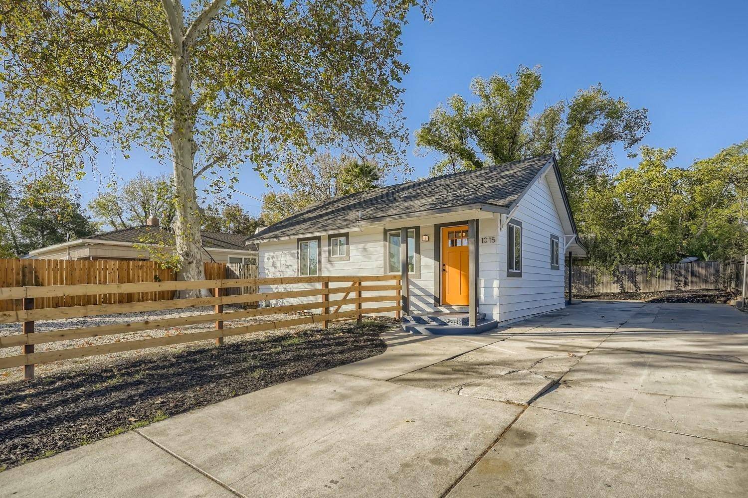 Sacramento, CA 95815,1015 Sonoma AVE