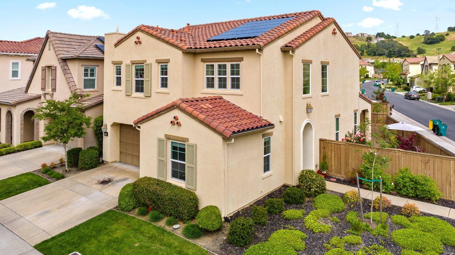 El Dorado Hills, CA 95762,4037 Bari DR