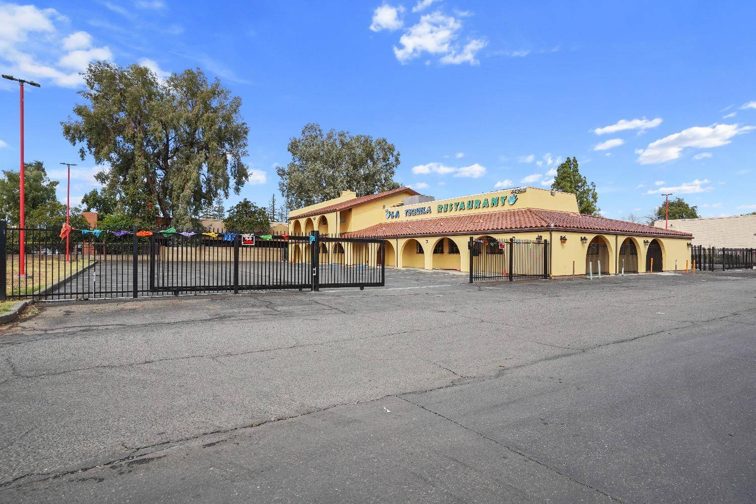 Sacramento, CA 95823,4439 Florin RD