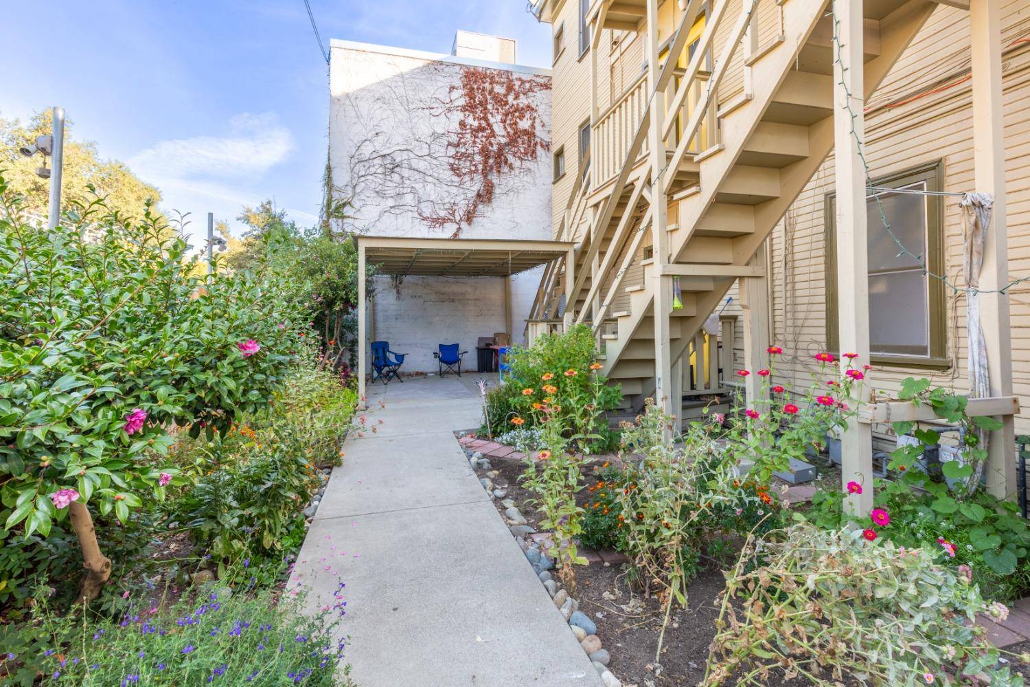 Sacramento, CA 95811,704 20th ST