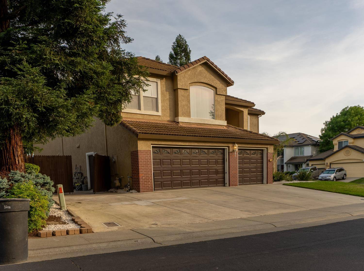 Roseville, CA 95747,3208 Hopscotch WAY