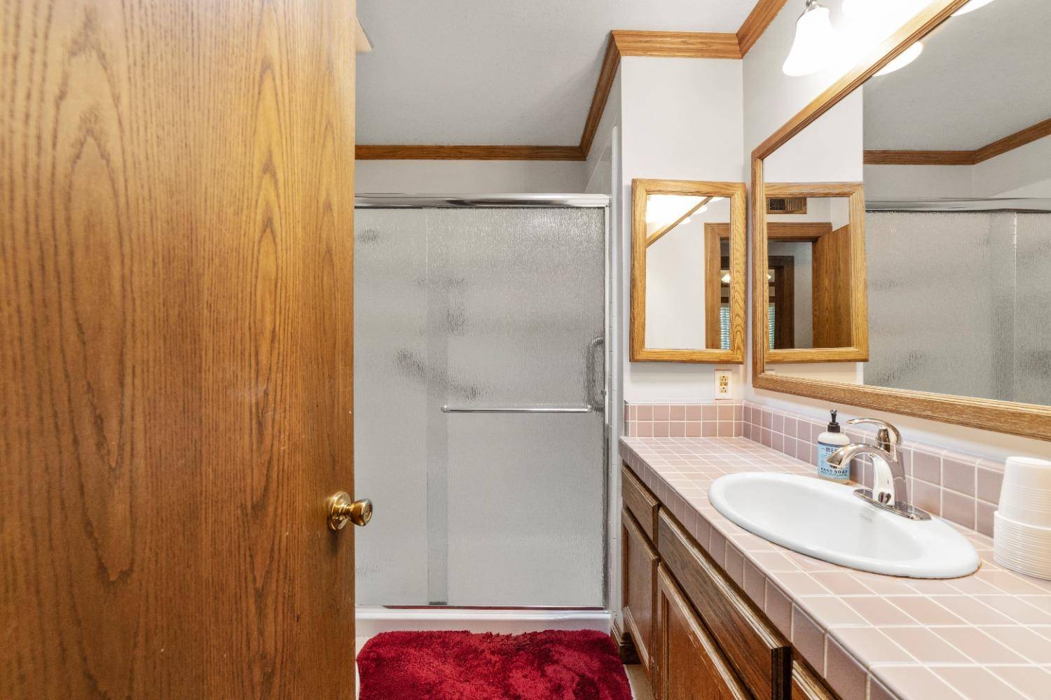Sacramento, CA 95826,4001 Hollygrove CT