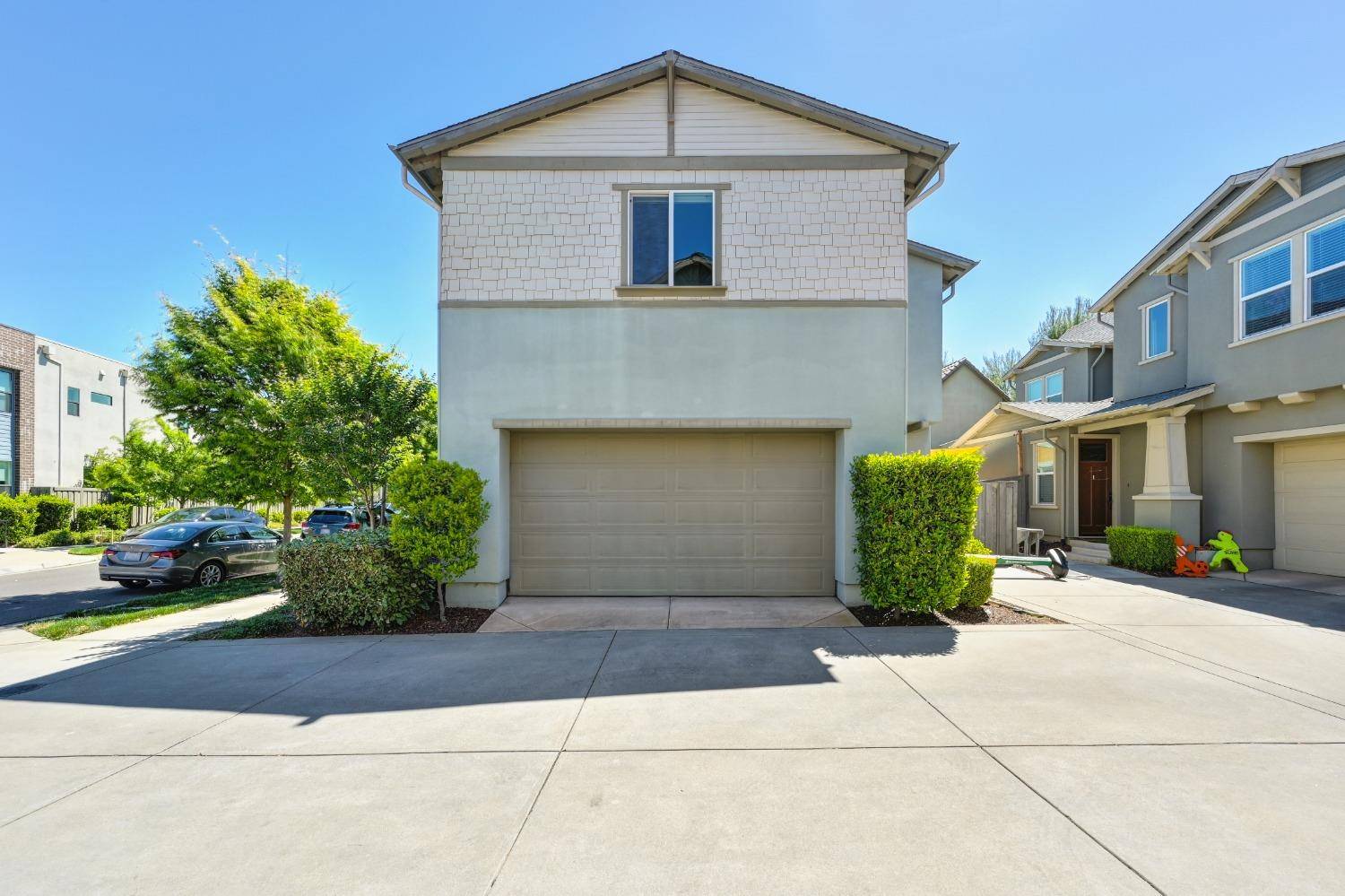 Sacramento, CA 95816,3212 Dullanty WAY