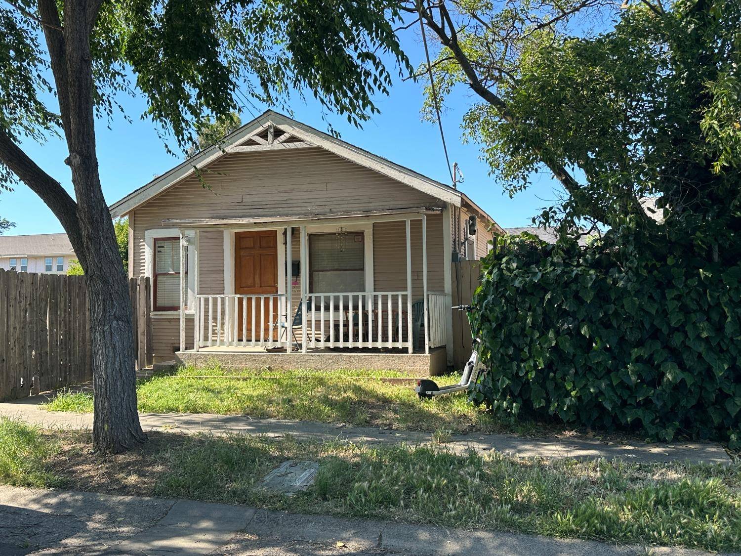 Sacramento, CA 95817,5025 2nd AVE